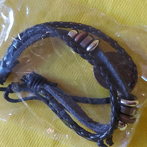 NWOT Ladie's/Men's national flag adjustable bracelet - Picture 3 of 4